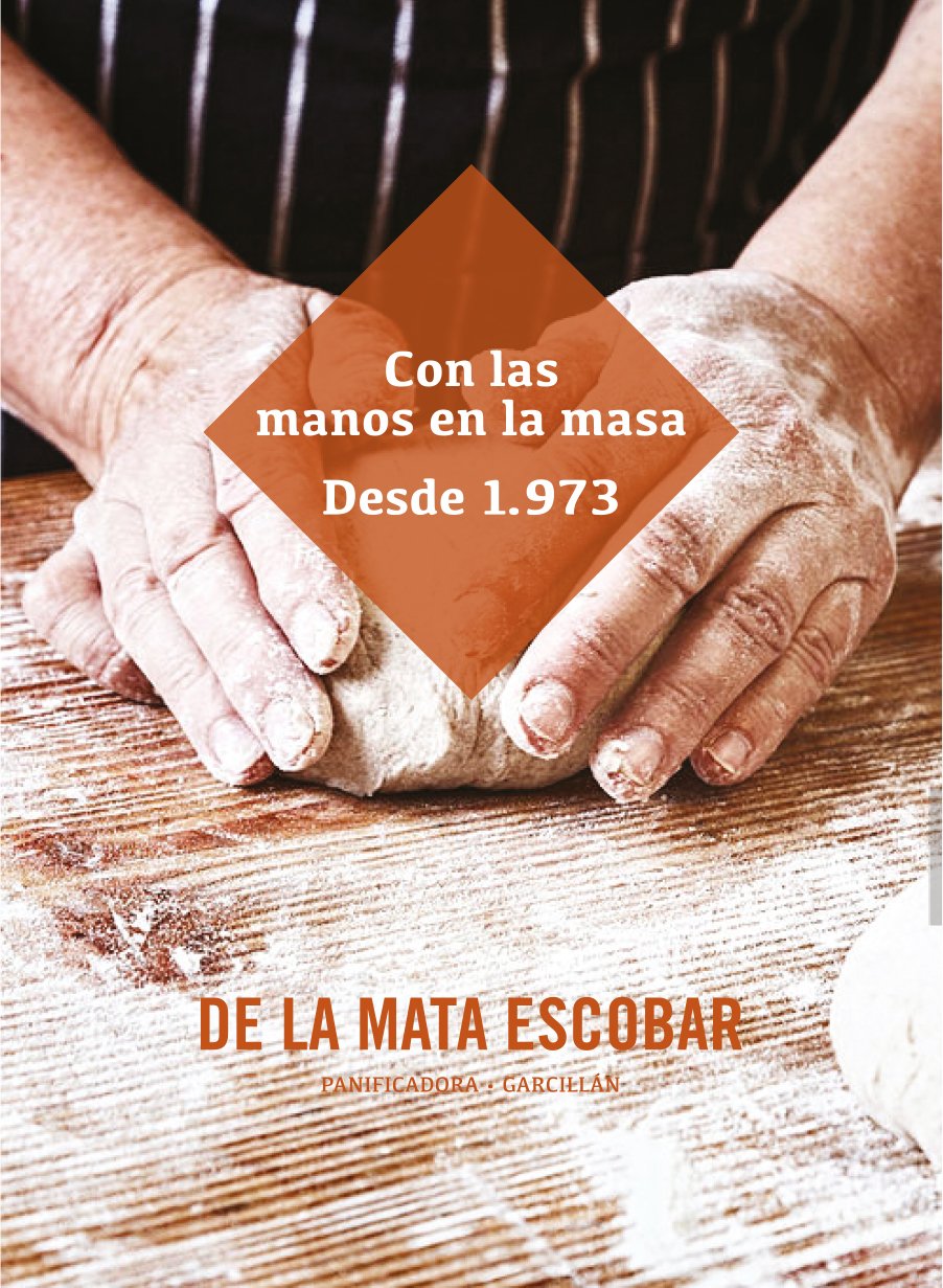 Persona amasando masa de pan